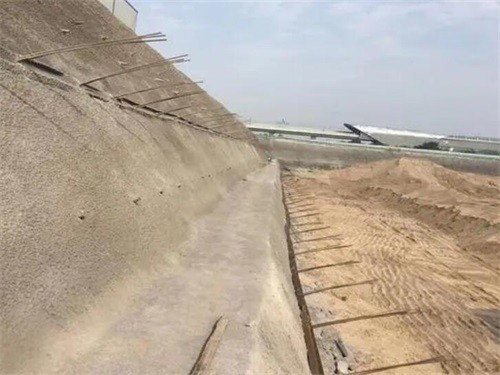 马尔康河道边坡加固